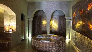 Royal Suite | Bathroom | Separate tub and shower, deep soaking tub, rainfall showerhead