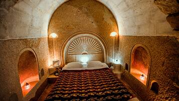 Superior Suite | Frette Italian sheets, premium bedding, memory foam beds, minibar