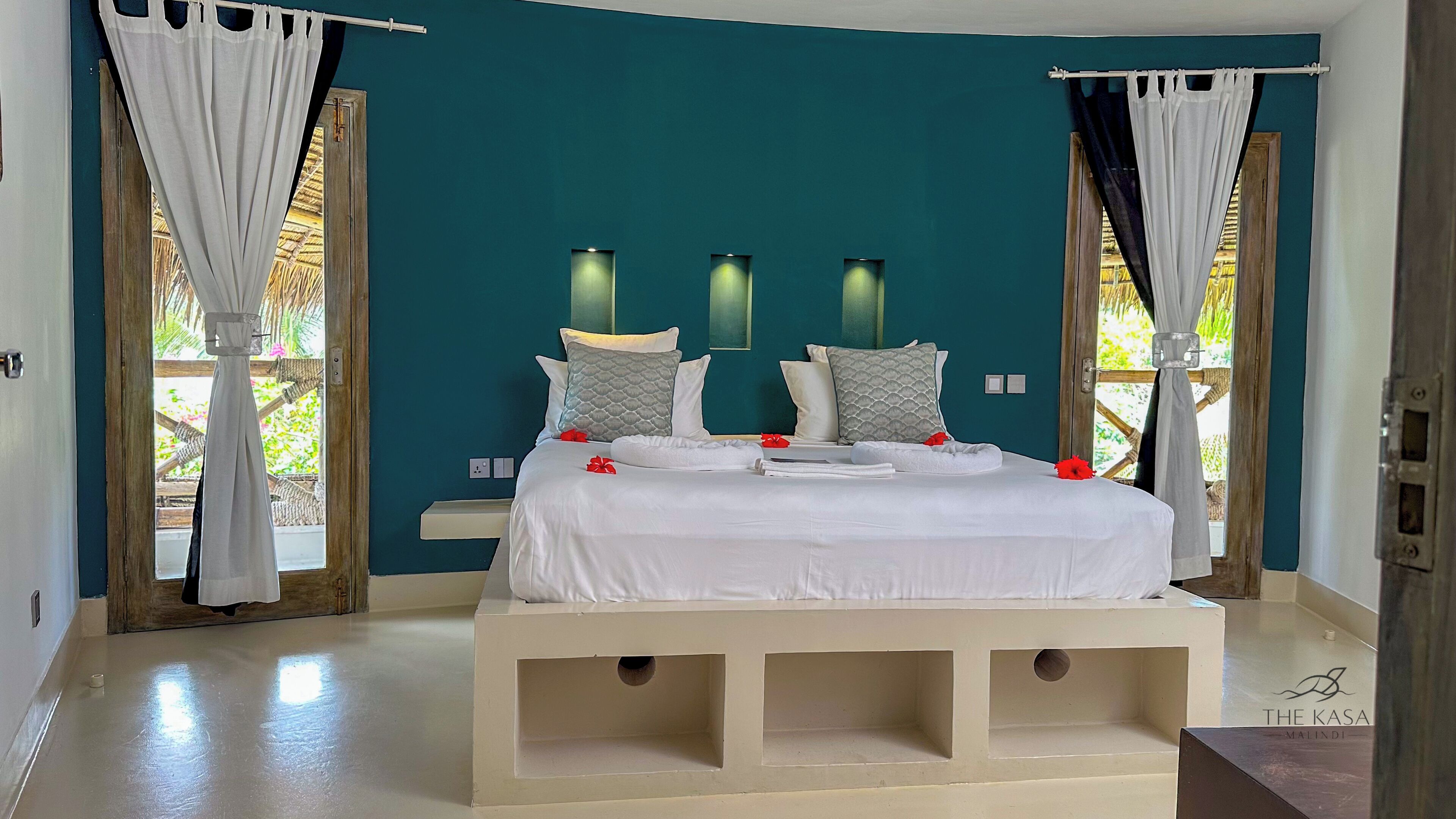 Premium bedding, minibar, individually decorated, individually furnished