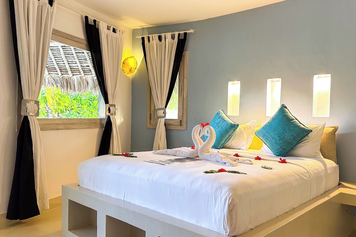 Premium bedding, minibar, individually decorated, desk