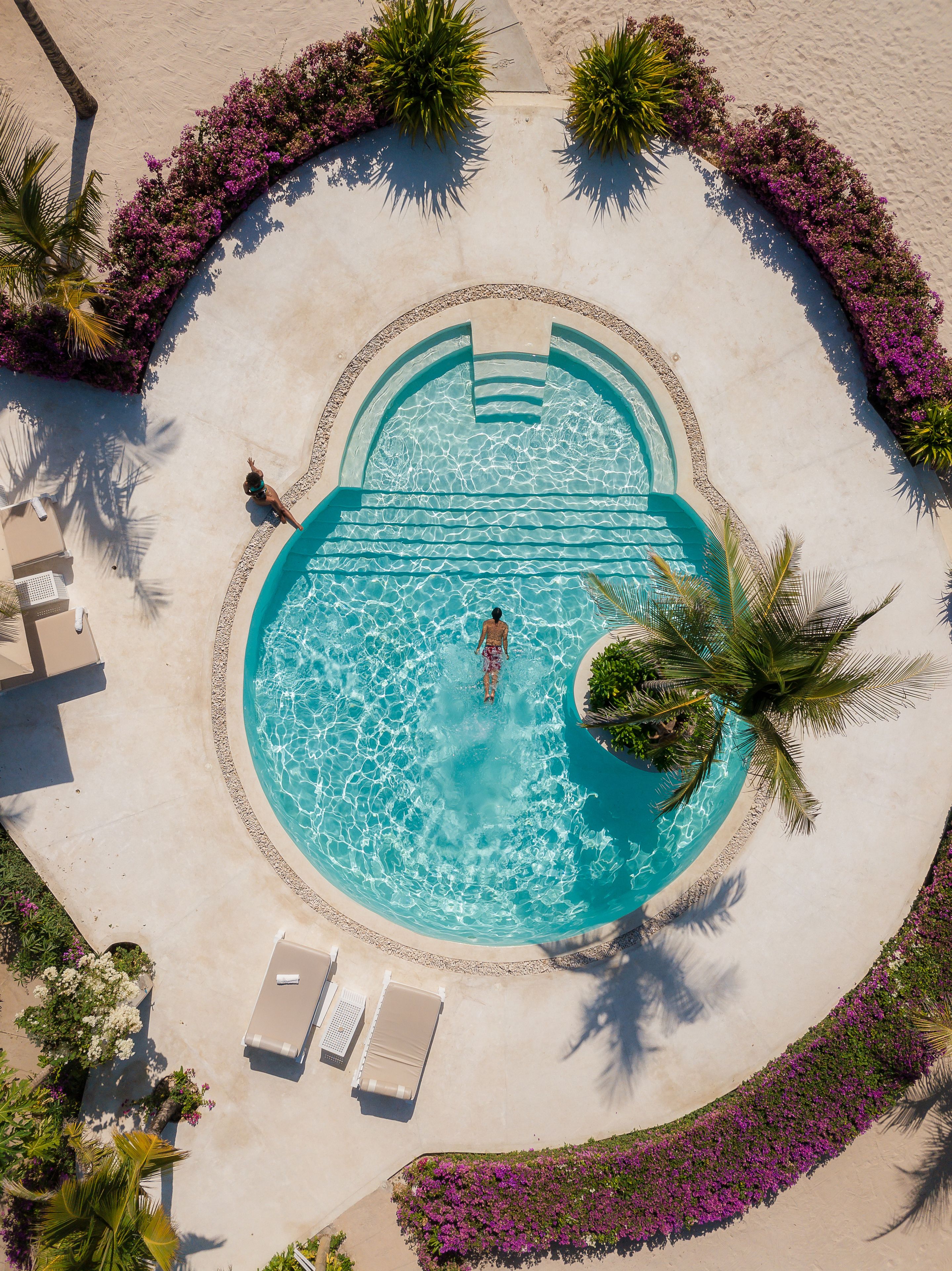 2 outdoor pools, sun loungers