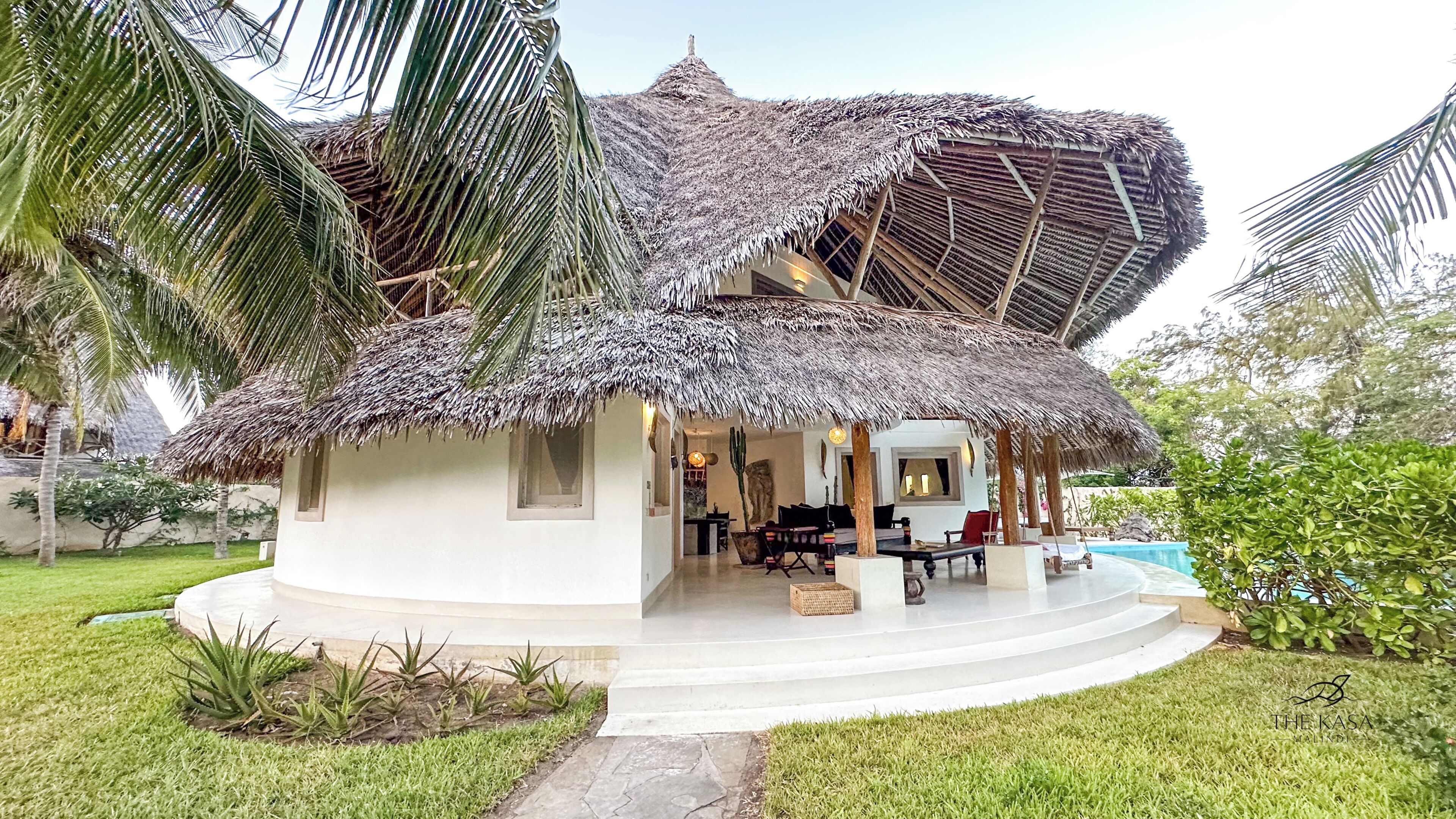 Luxury Villa, 3 Bedrooms, Ocean View, Sea Facing | Bathroom | Free toiletries, hair dryer, bathrobes, slippers