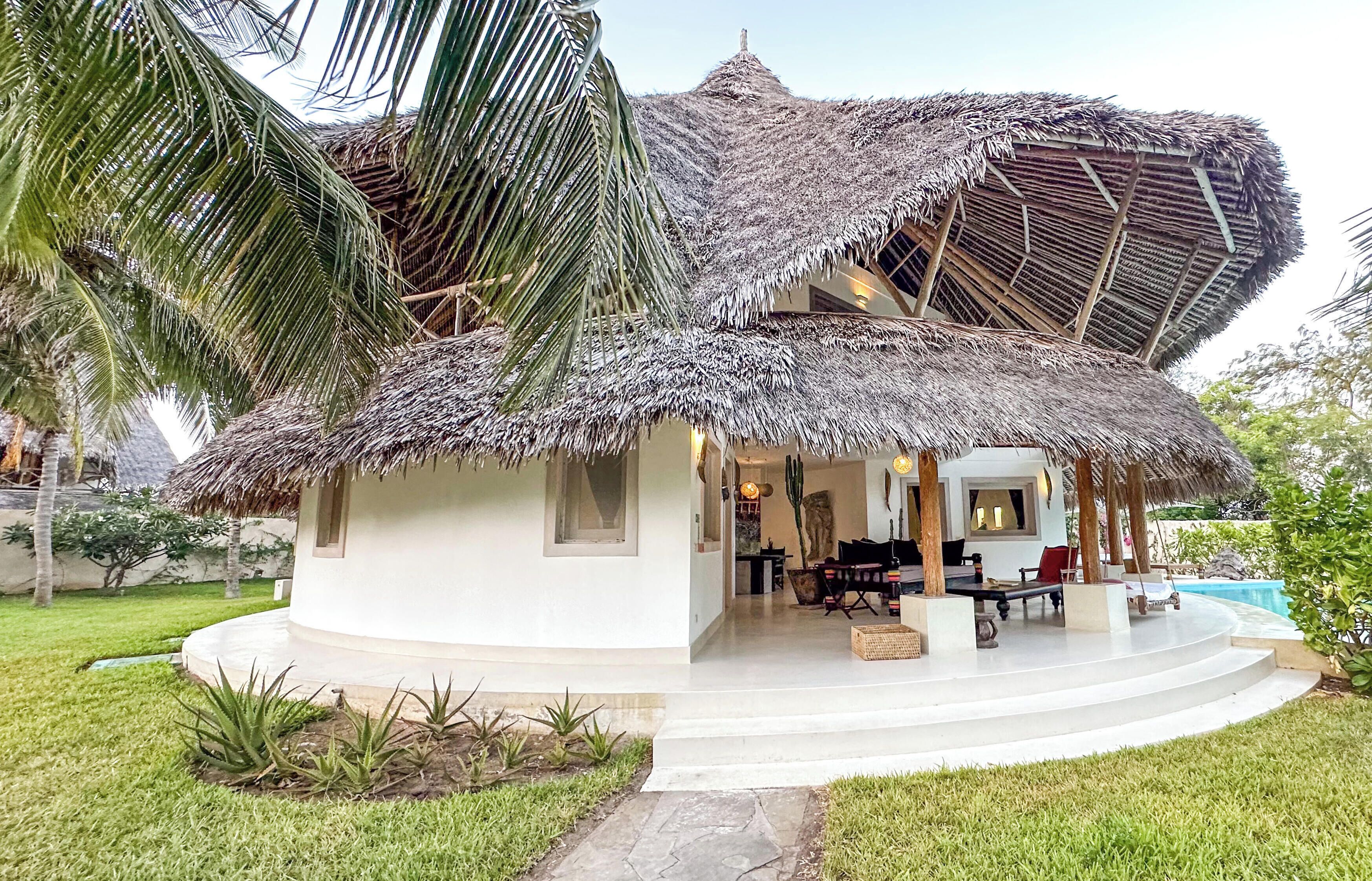 Luxury Villa, 3 Bedrooms, Ocean View, Sea Facing | Bathroom | Free toiletries, hair dryer, bathrobes, slippers