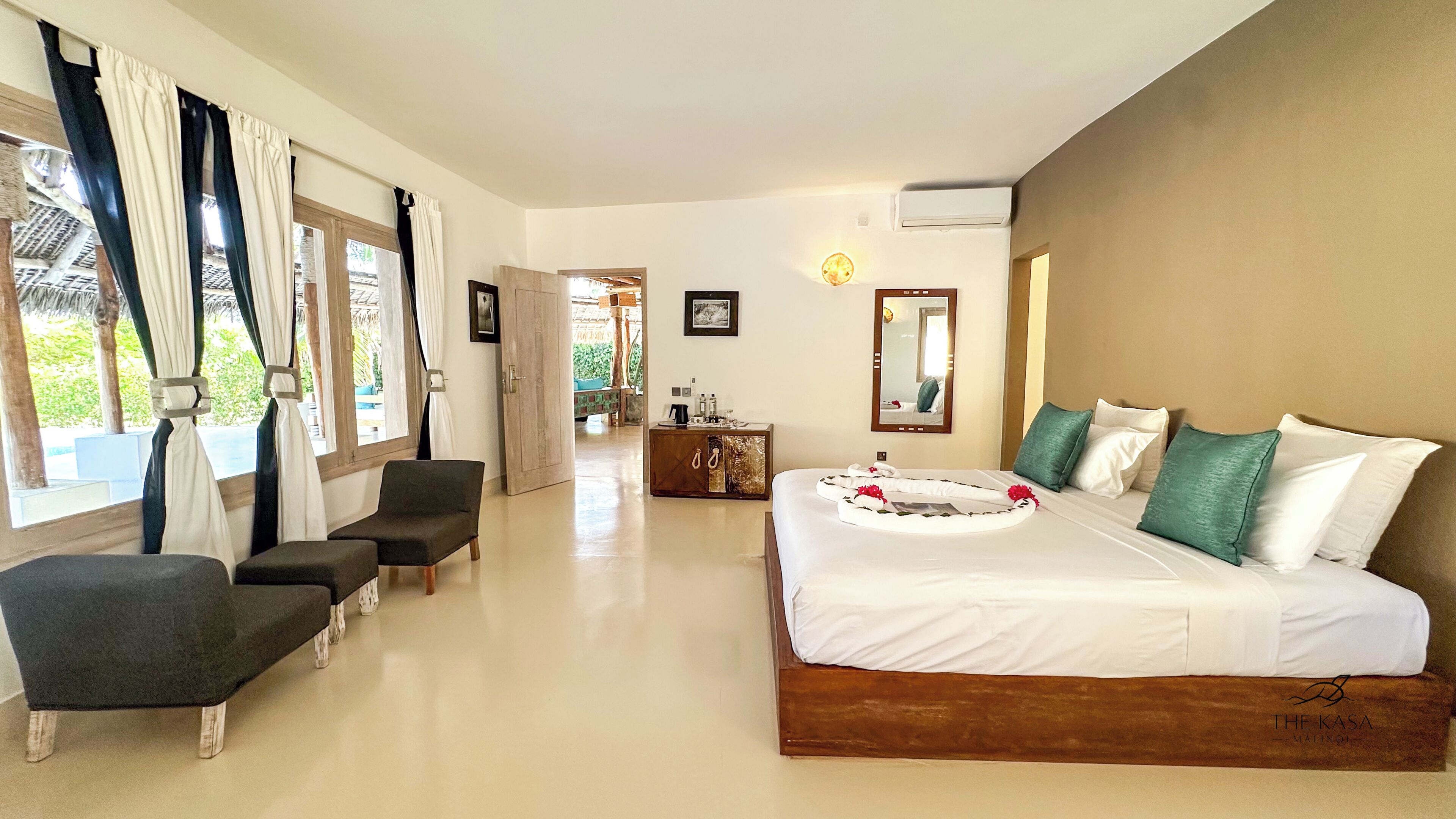 Premium bedding, minibar, individually decorated, individually furnished