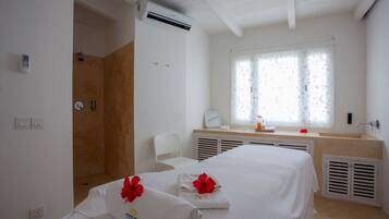 Couples treatment room(s), Turkish bath/hammam, body treatments