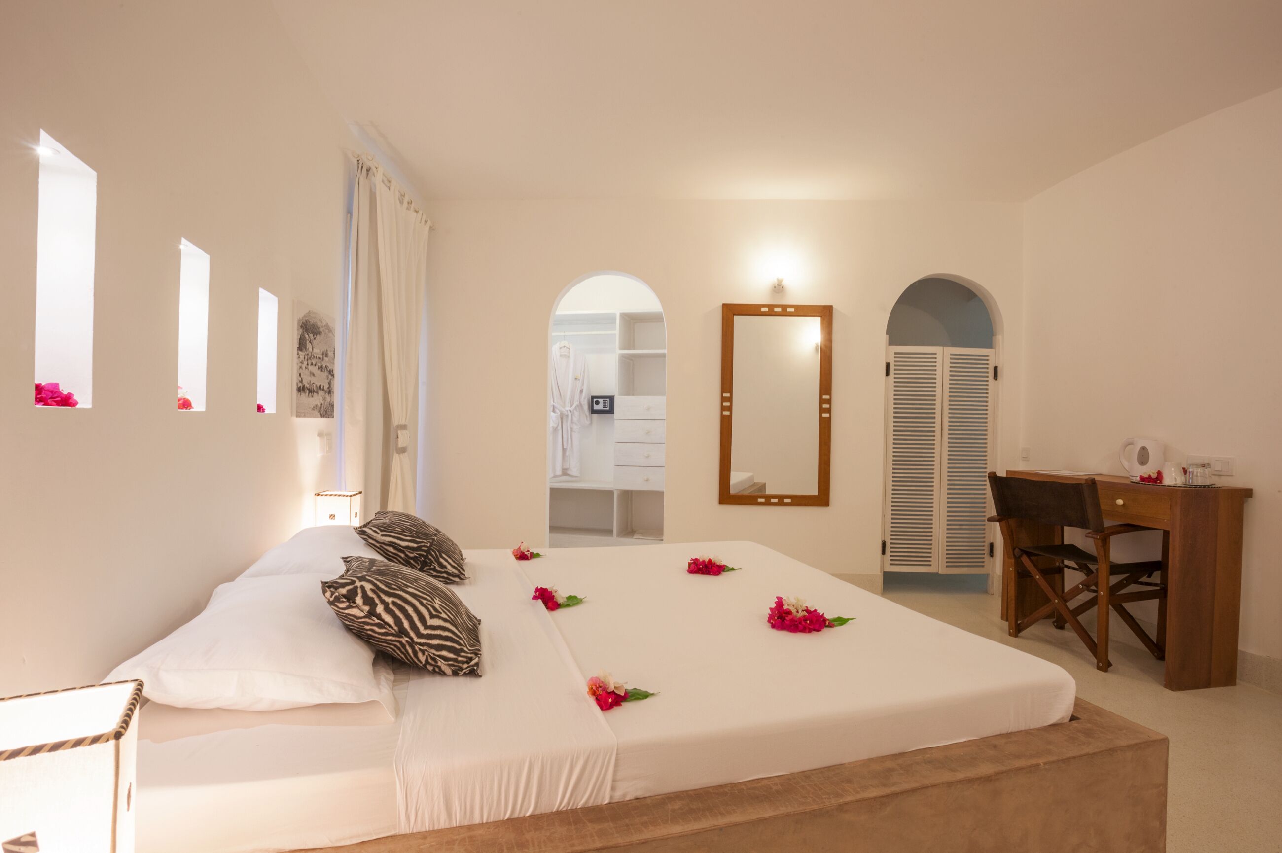 Deluxe Room | Premium bedding, minibar, individually decorated, desk