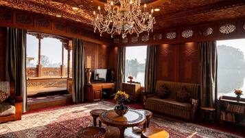 Free daily cooked-to-order breakfast