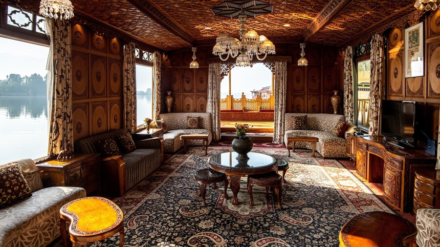 Mascot Houseboats