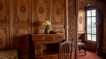 Kohinoor Lake View Suite with Private Jacuzzi | Lake view