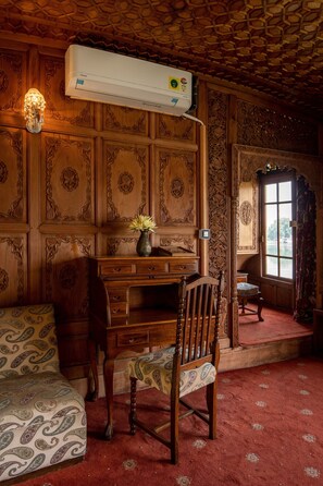 Lake view - Mascot Houseboats (Srinagar)