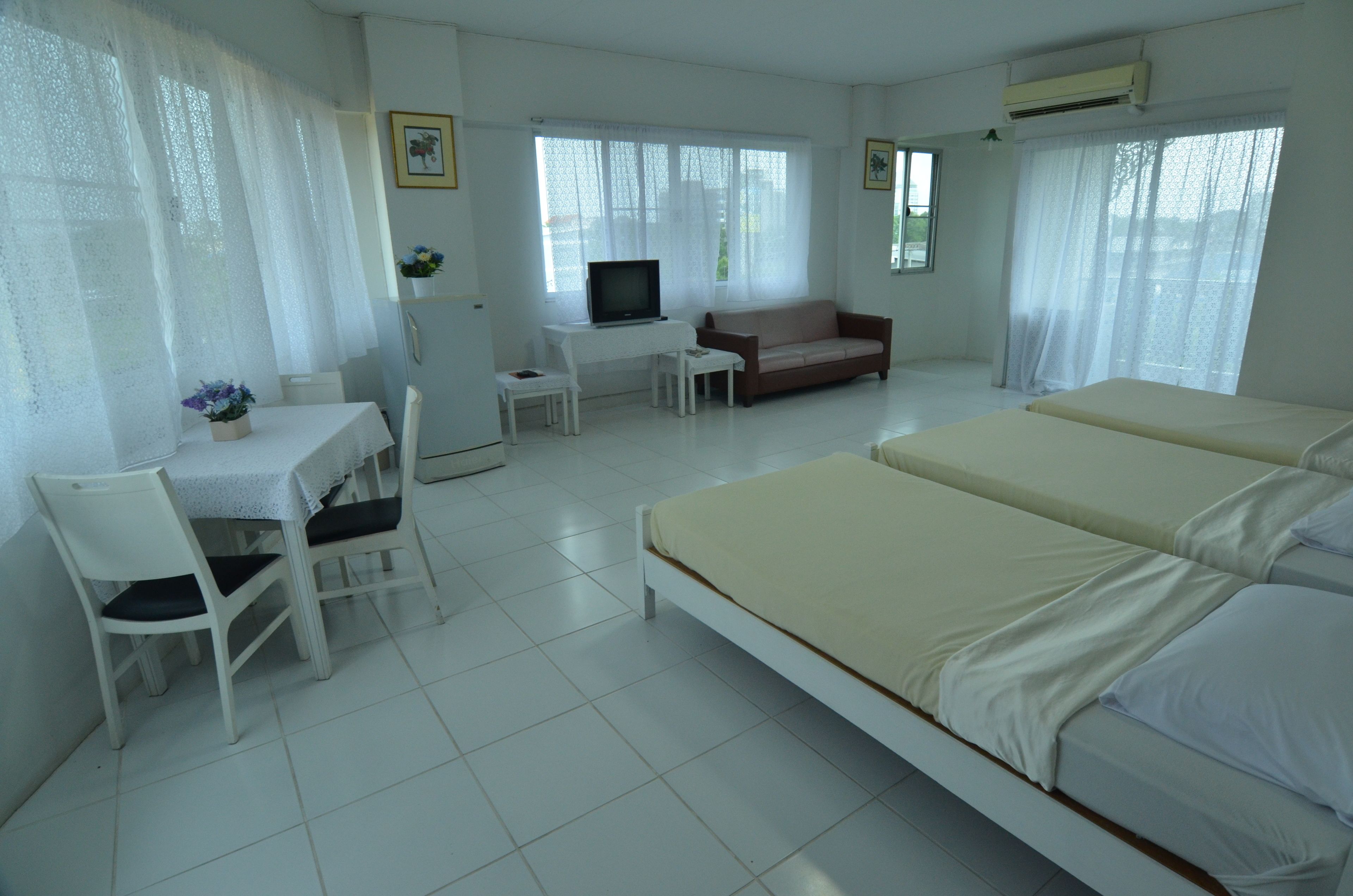 Triple Room with Balcony | Una scrivania, Wi-Fi gratuito