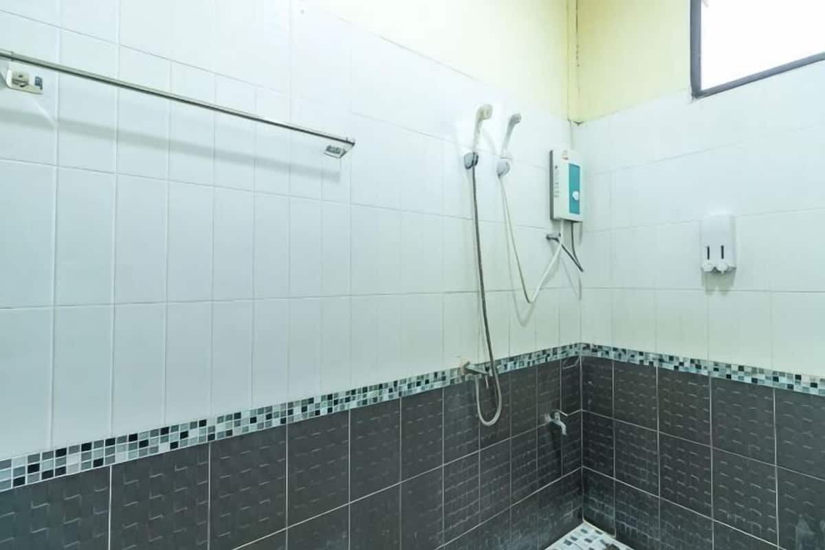 Baño | Ducha, artículos de higiene personal gratuitos y toallas