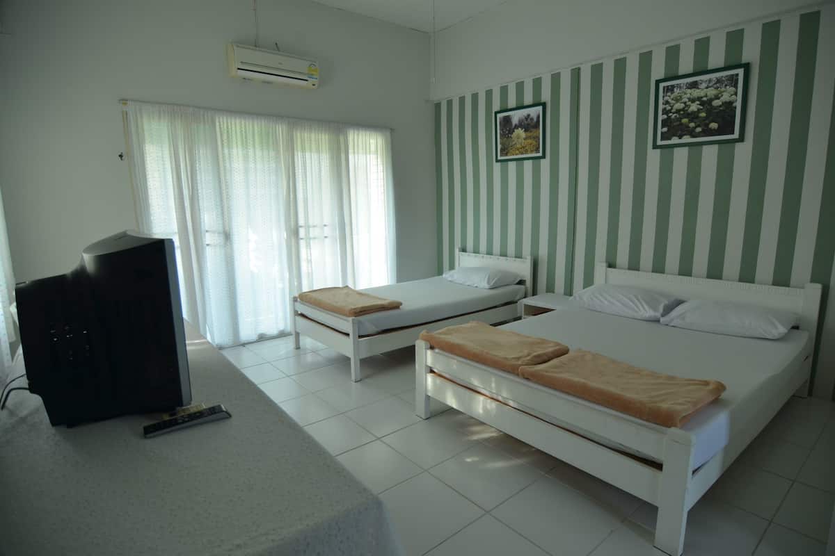 triple room with balcony | free wifi