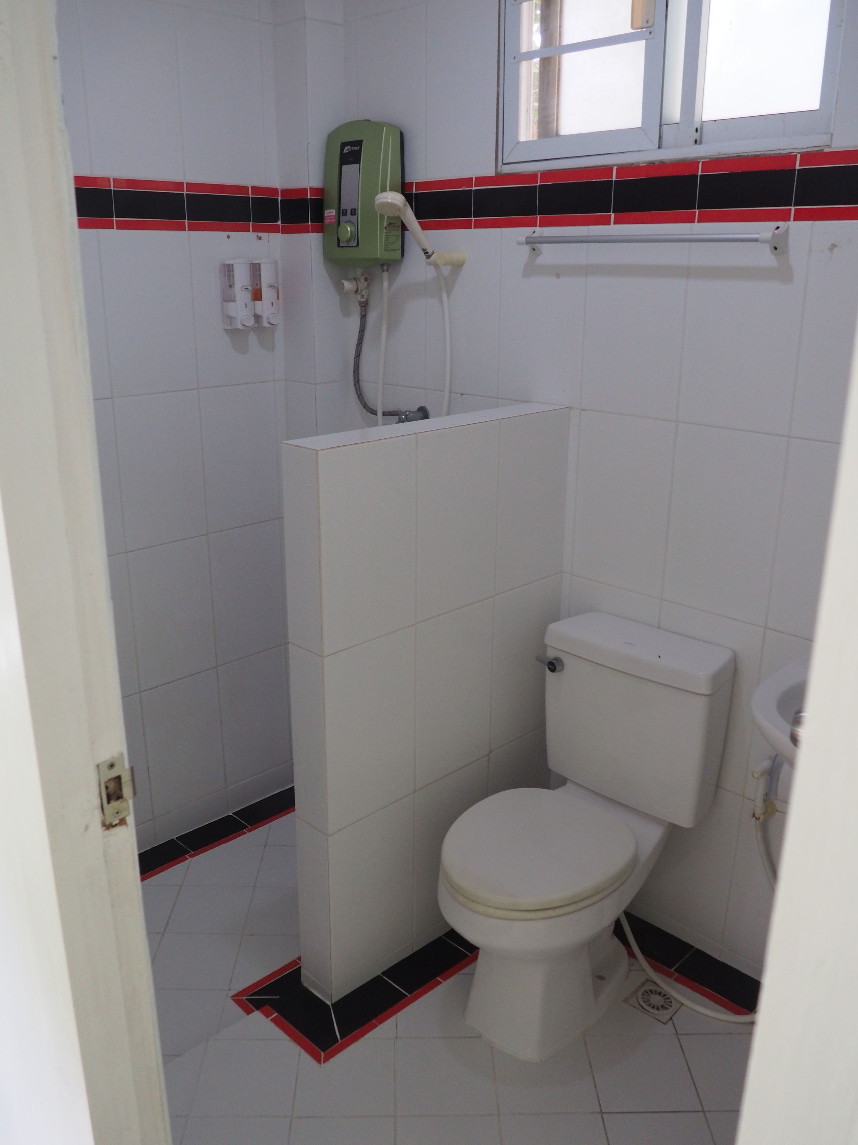 standard double or twin room | bathroom | shower, free toiletries, towels