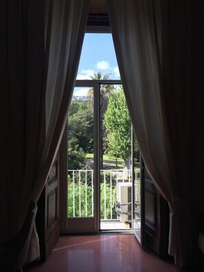 View from room - B&B Napolimilionaria (Naples)