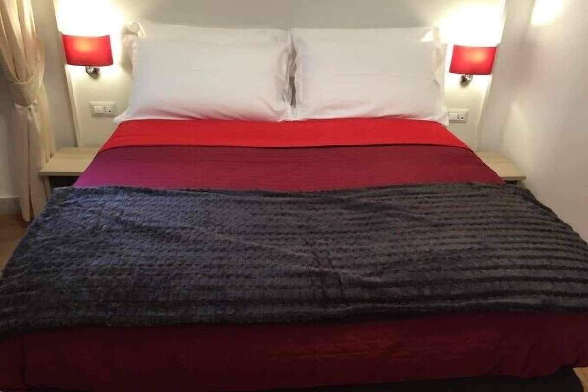 Classic Double Room, 1 Bedroom | Down comforters, minibar, in-room safe, desk