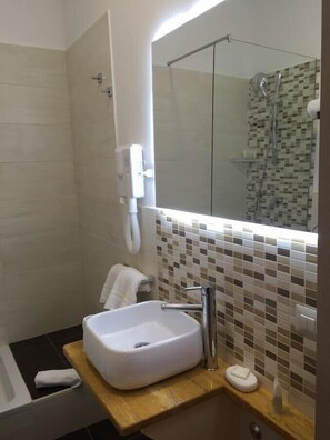 Standard Room, 1 Bedroom | Bathroom | Shower, free toiletries, hair dryer, slippers - B&B Napolimilionaria (Naples)