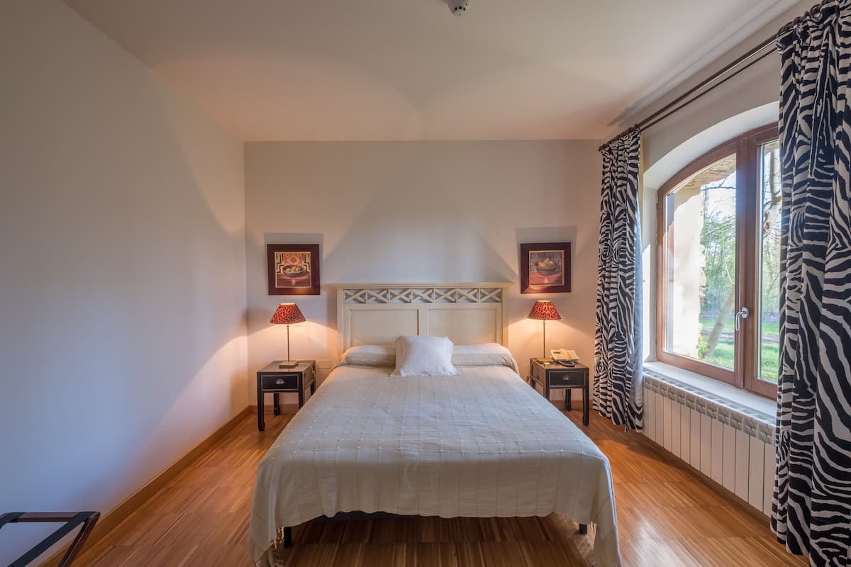 individually decorated, desk, iron/ironing board, free wifi