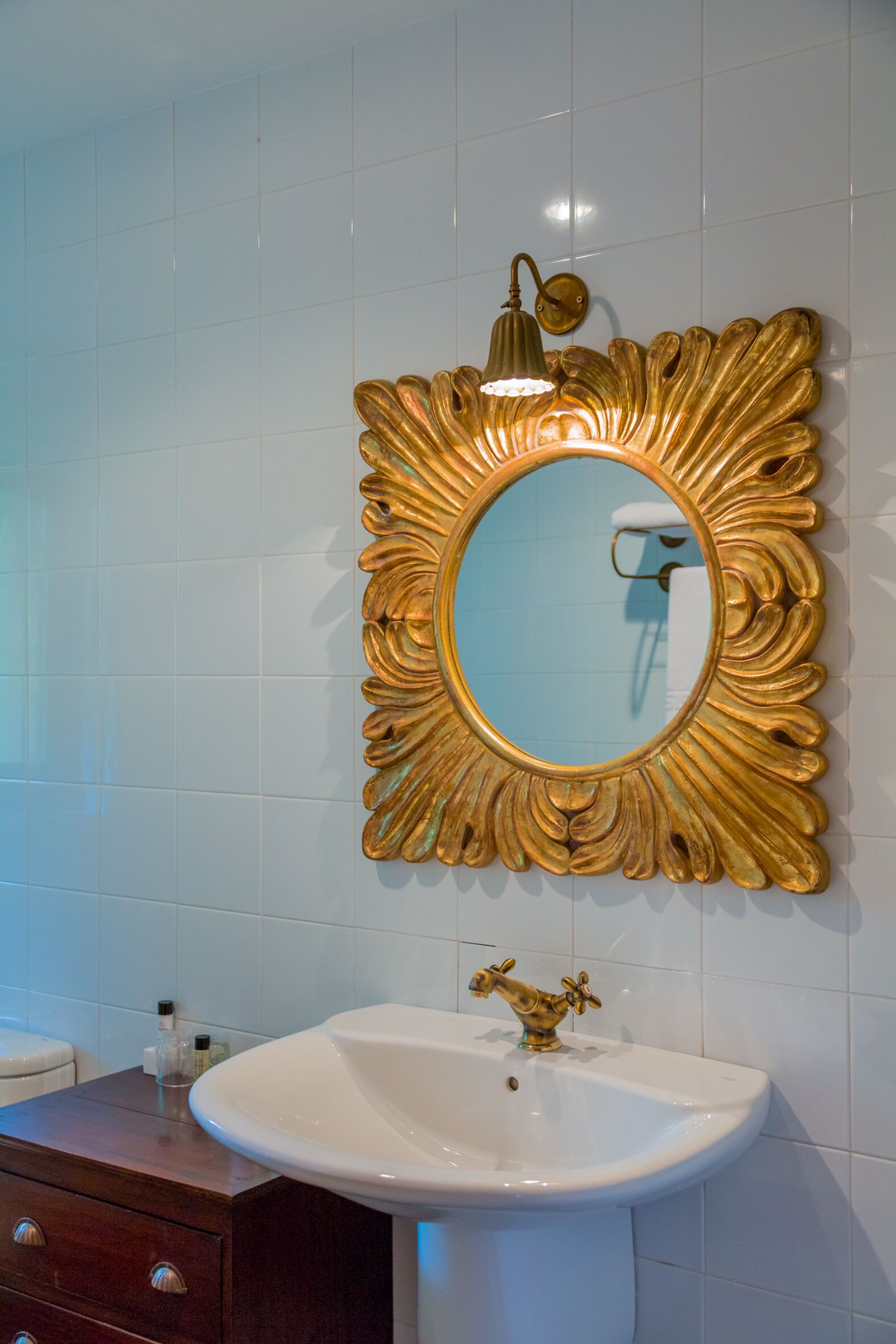 bathtub, free toiletries, hair dryer, towels