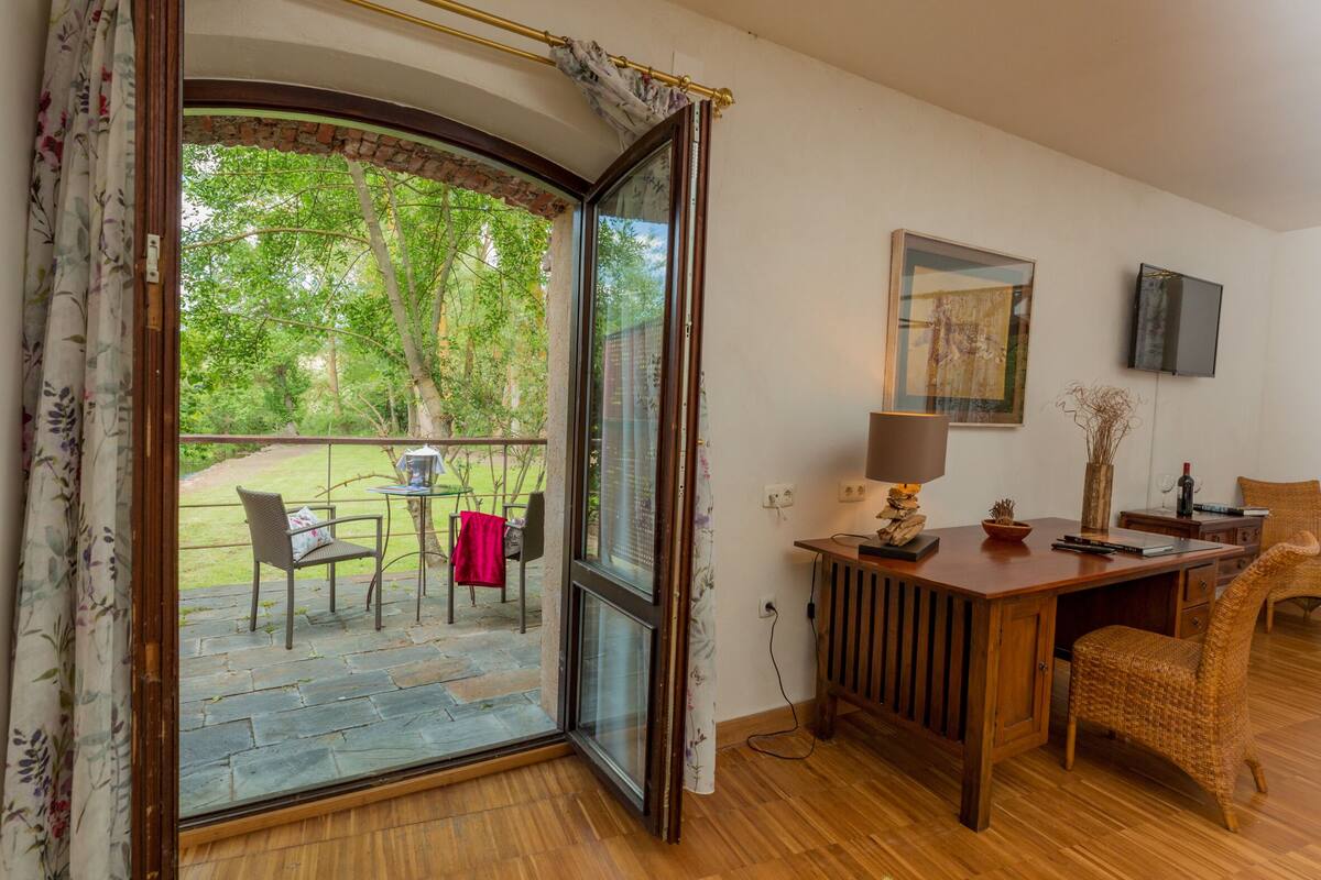 Individually decorated, desk, iron/ironing board, free WiFi