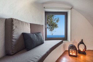 Ropa de cama de alta calidad y minibar 