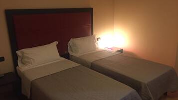 Minibar, Zimmersafe, Schreibtisch, schallisolierte Zimmer