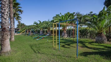 Children’s play area – outdoor