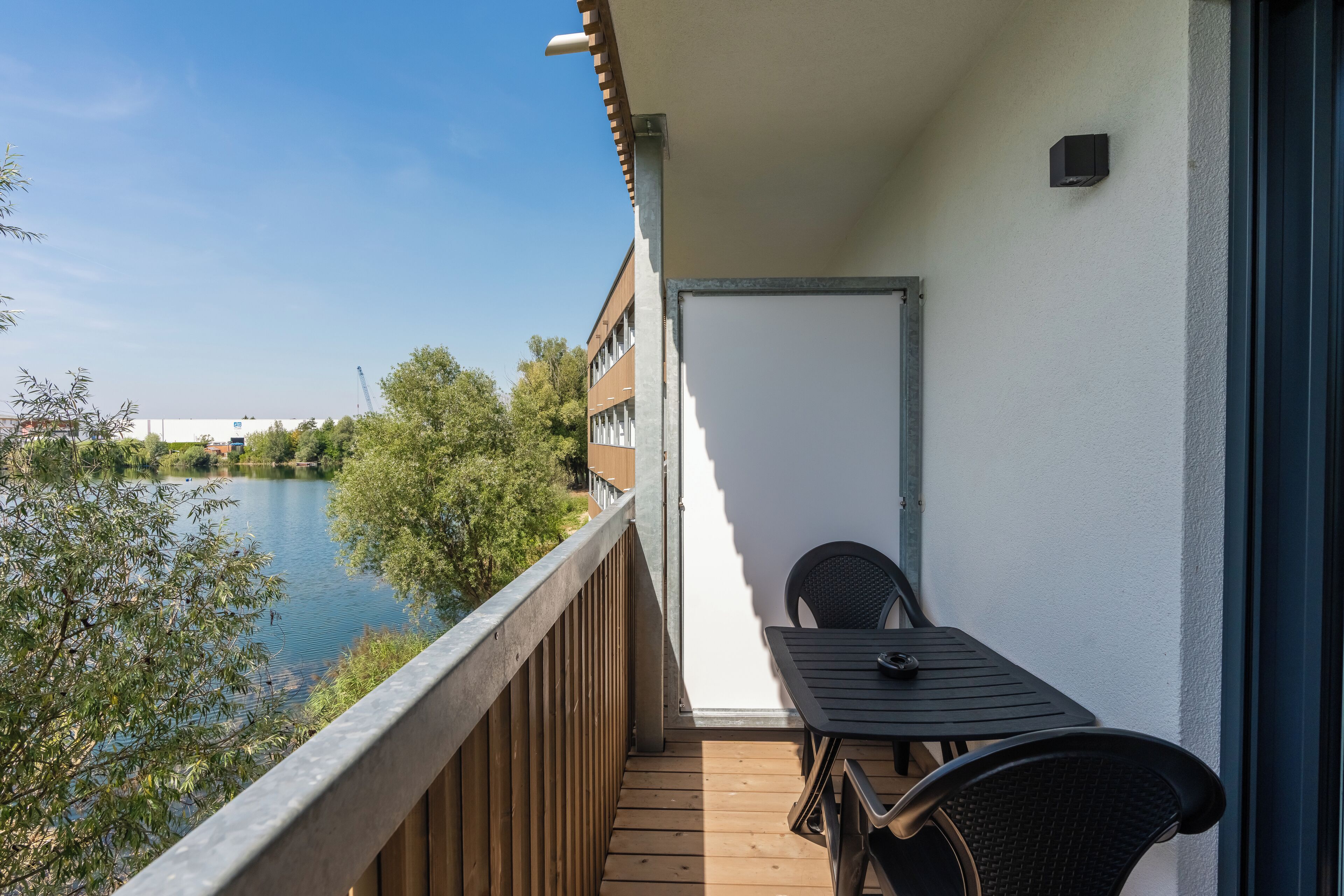 Superior Doppelzimmer mit Kingsize Bett, Seeblick | Hochwertige Bettwaren, Zimmersafe, individuell eingerichtet