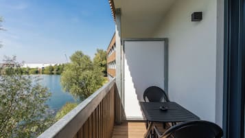 Superior Doppelzimmer mit Kingsize Bett, Seeblick | Hochwertige Bettwaren, Zimmersafe, individuell eingerichtet