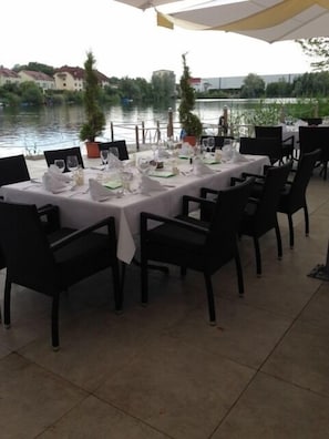 Breakfast, dinner served; German cuisine, garden views