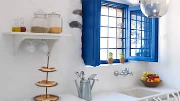 Traditional House, 1 Double Bed (Blue) | Private kitchen