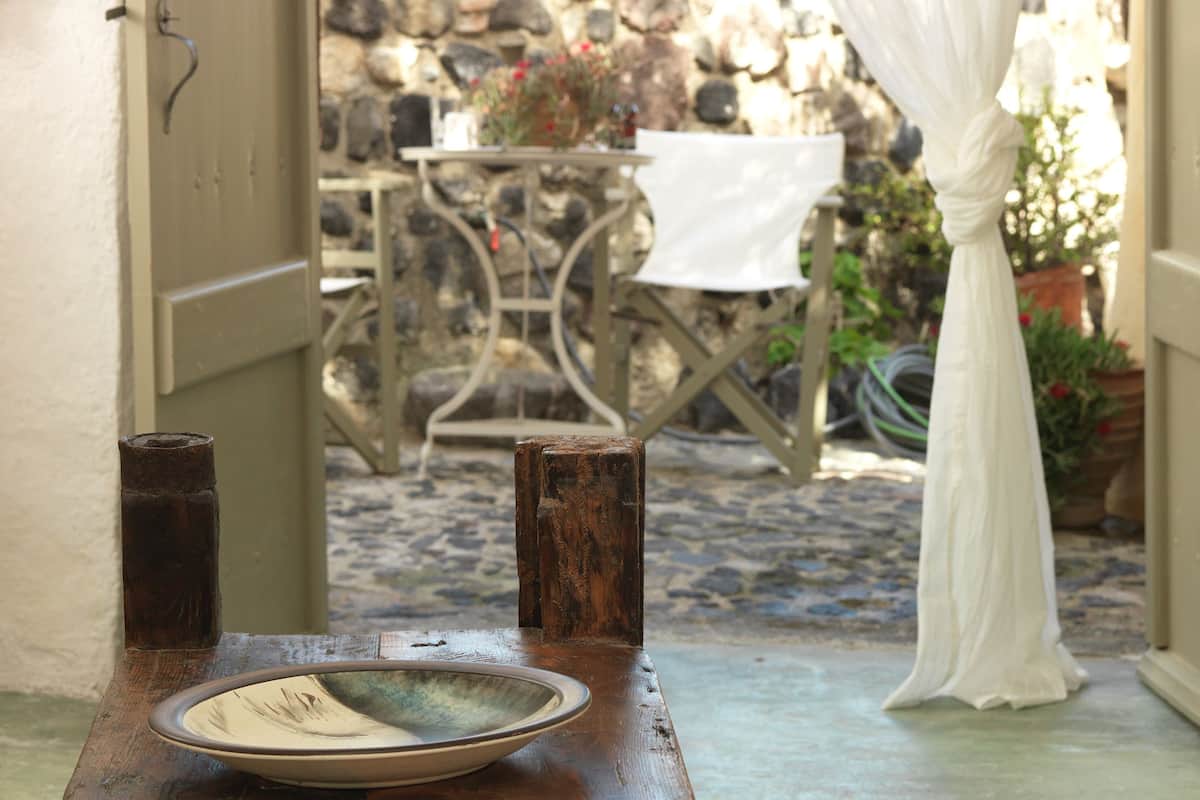 Traditional House, 1 Bedroom (Olive) | Premium bedding, iron/ironing board, WiFi (free), bed sheets