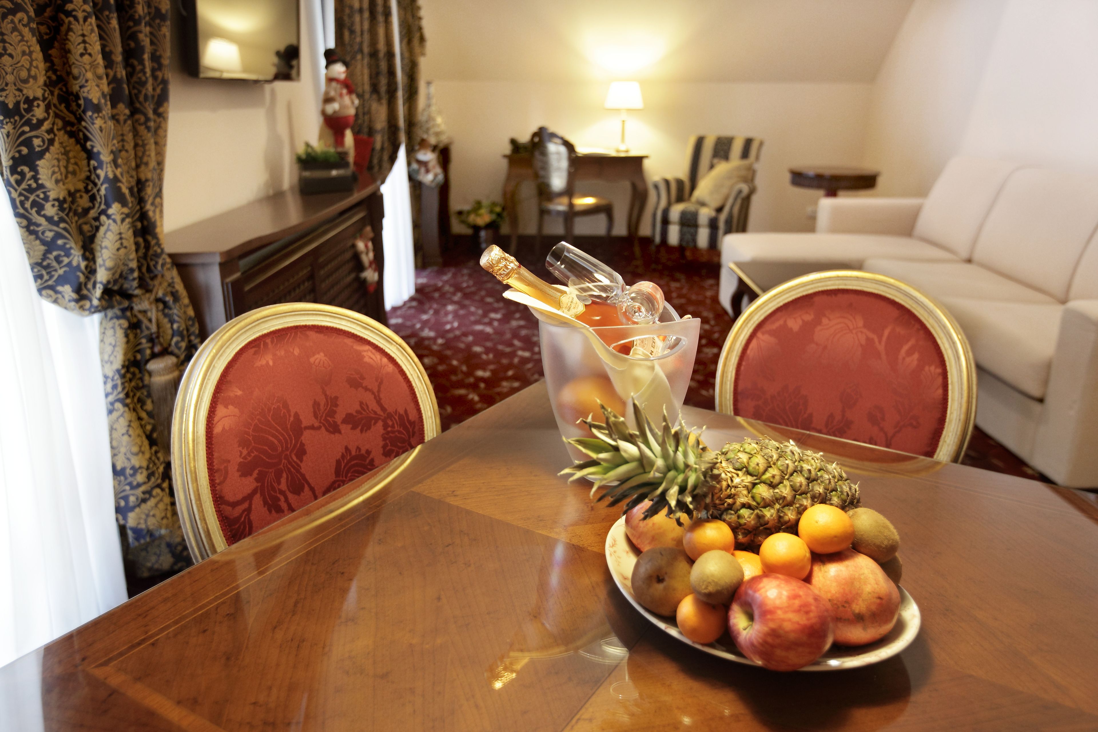 deluxe suite (with spa access) | in-room dining