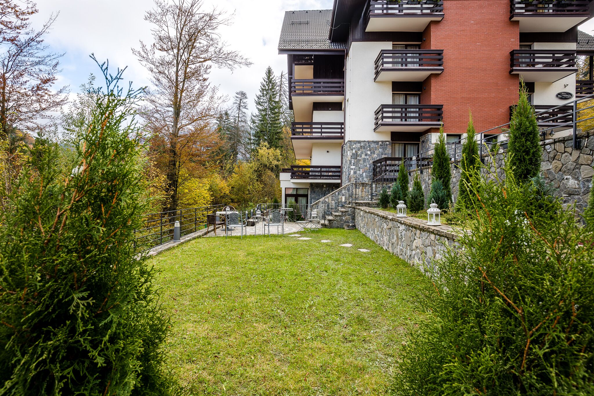 Suite Confort (2 Adults with Spa Access) | Vue sur le jardin