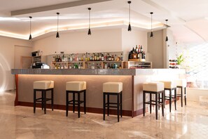 2 bars/lounges, poolside bar, beach bar - Costa Angela (Kos)