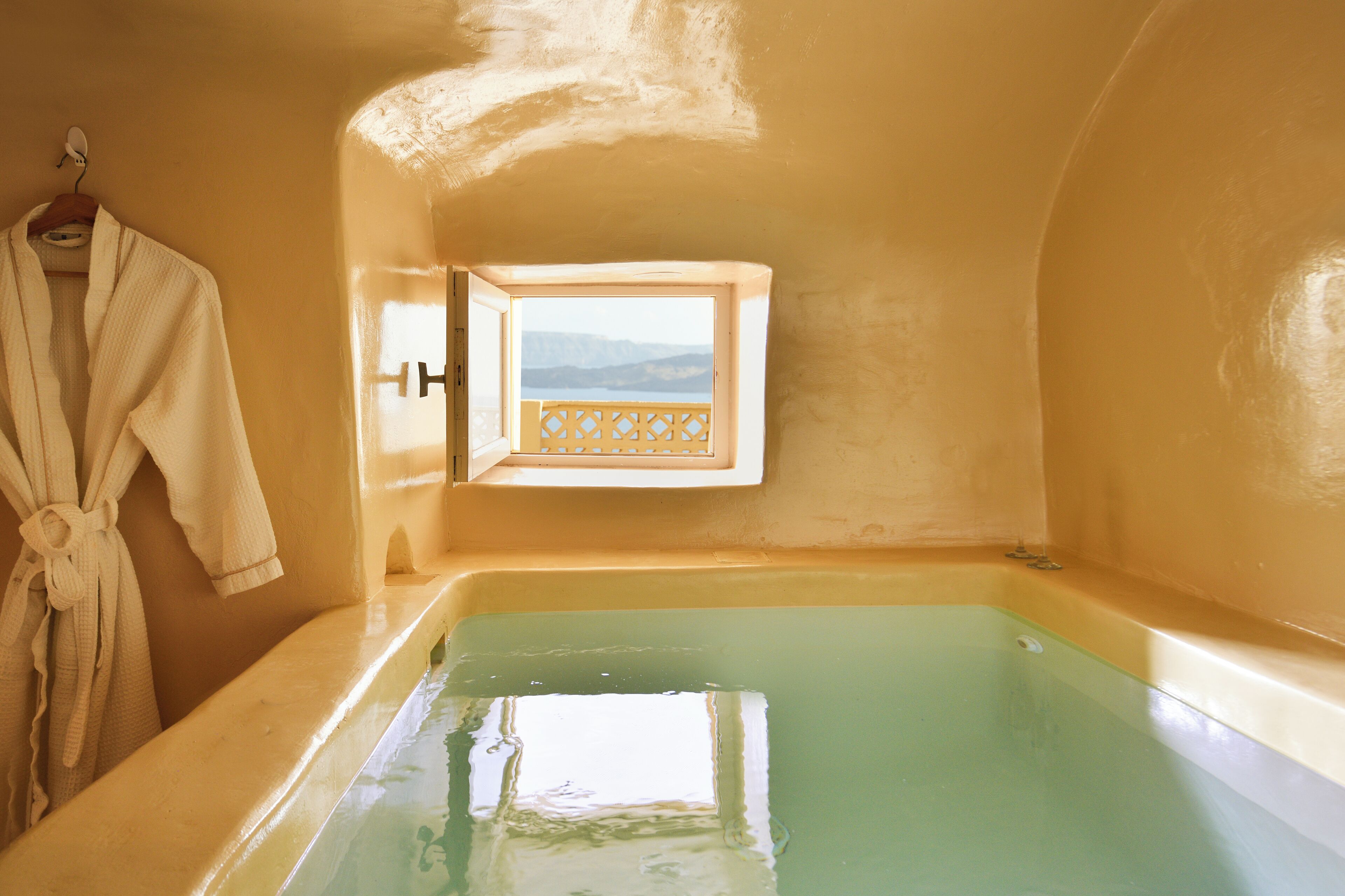 Ardor Suite by K&K (indoor jacuzzi) | Iron/ironing board, free WiFi, bed sheets