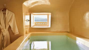 Ardor Suite by K&K (indoor jacuzzi)