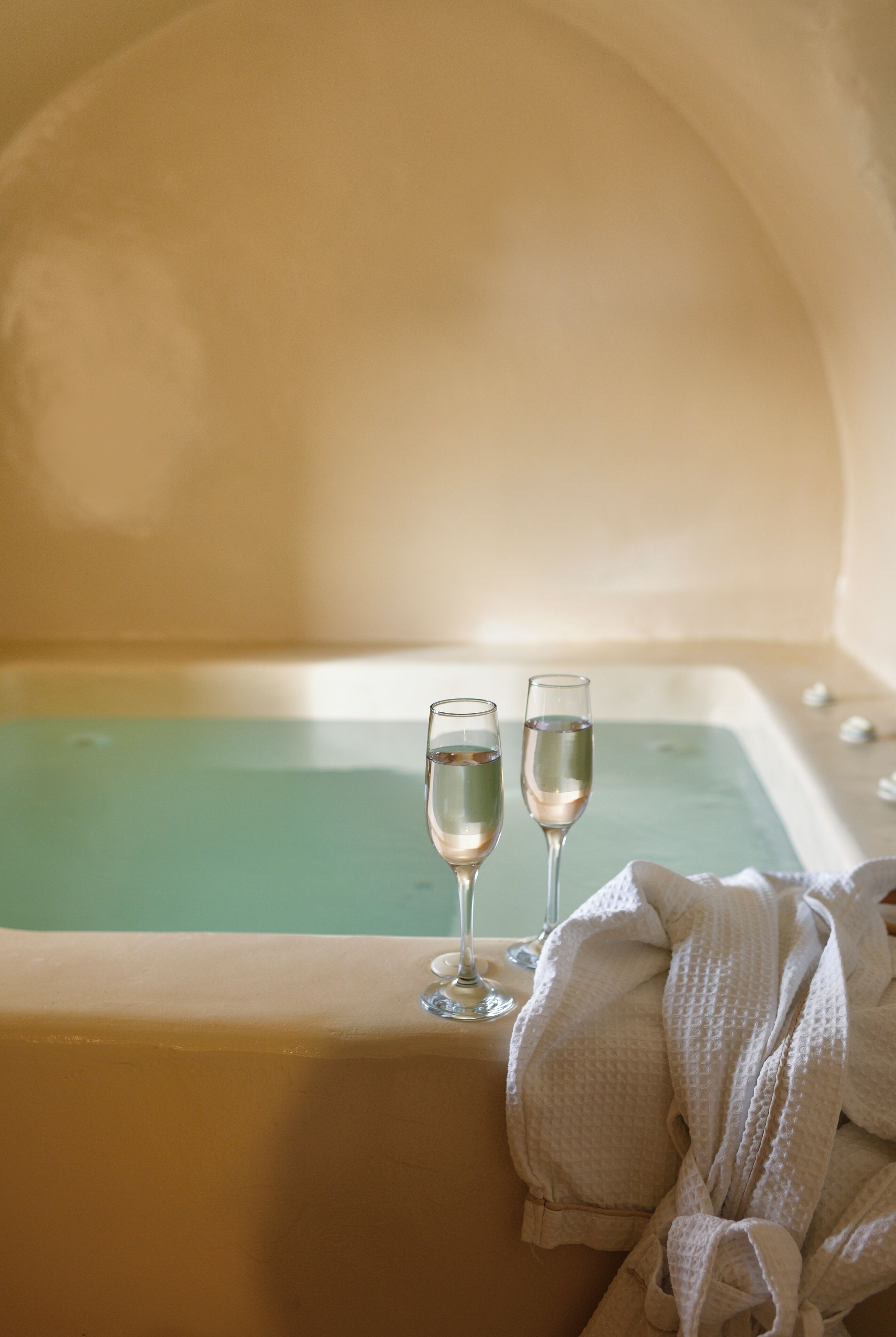 Ardor Suite by K&K (indoor jacuzzi) | Tabla de planchar con plancha, wifi gratis y ropa de cama 