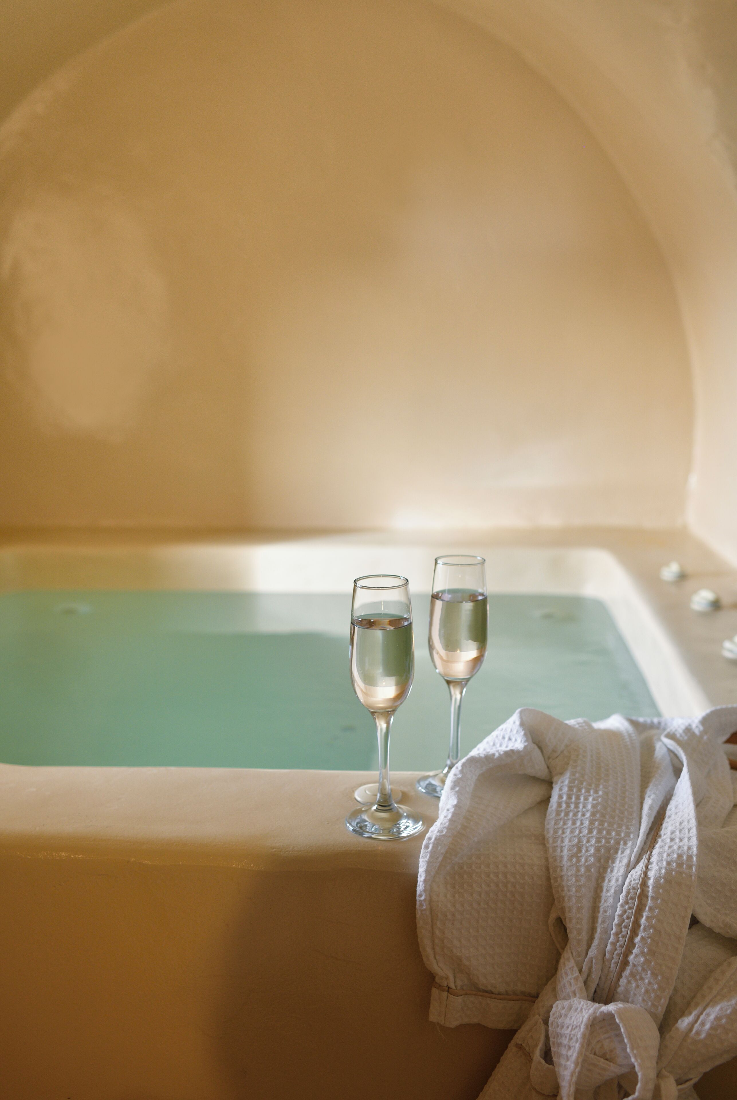 Ardor Suite by K&K (indoor jacuzzi) | 熨斗/熨衣板、免費無線上網、床單