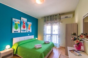 Caja de seguridad en la habitación, escritorio, cunas y wifi gratis