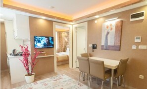Ropa de cama de alta calidad y minibar 