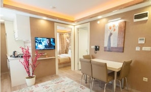 Classic Penthouse | 1 bedroom, premium bedding, minibar, in-room safe