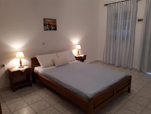 Studio | Iron/ironing board, free WiFi, bed sheets - Paradisos Oia (Santorini)