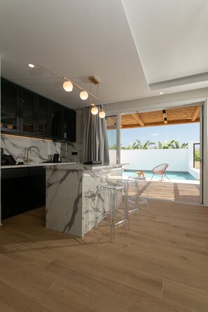 2 Bedroom Golden Suite with Private Pool | Draps en coton égyptien, literie de qualité supérieure