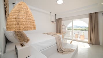 Grand Suite (Cycladic) | Egyptian cotton sheets, premium bedding, in-room safe