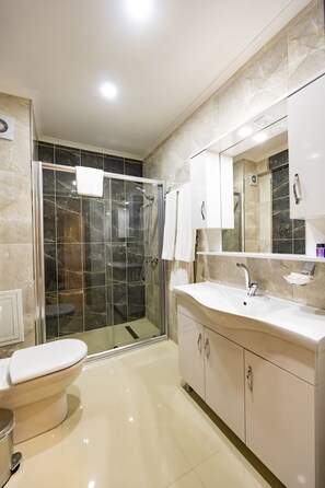 Free toiletries, hair dryer, slippers, towels - Entes Apart (Istanbul)