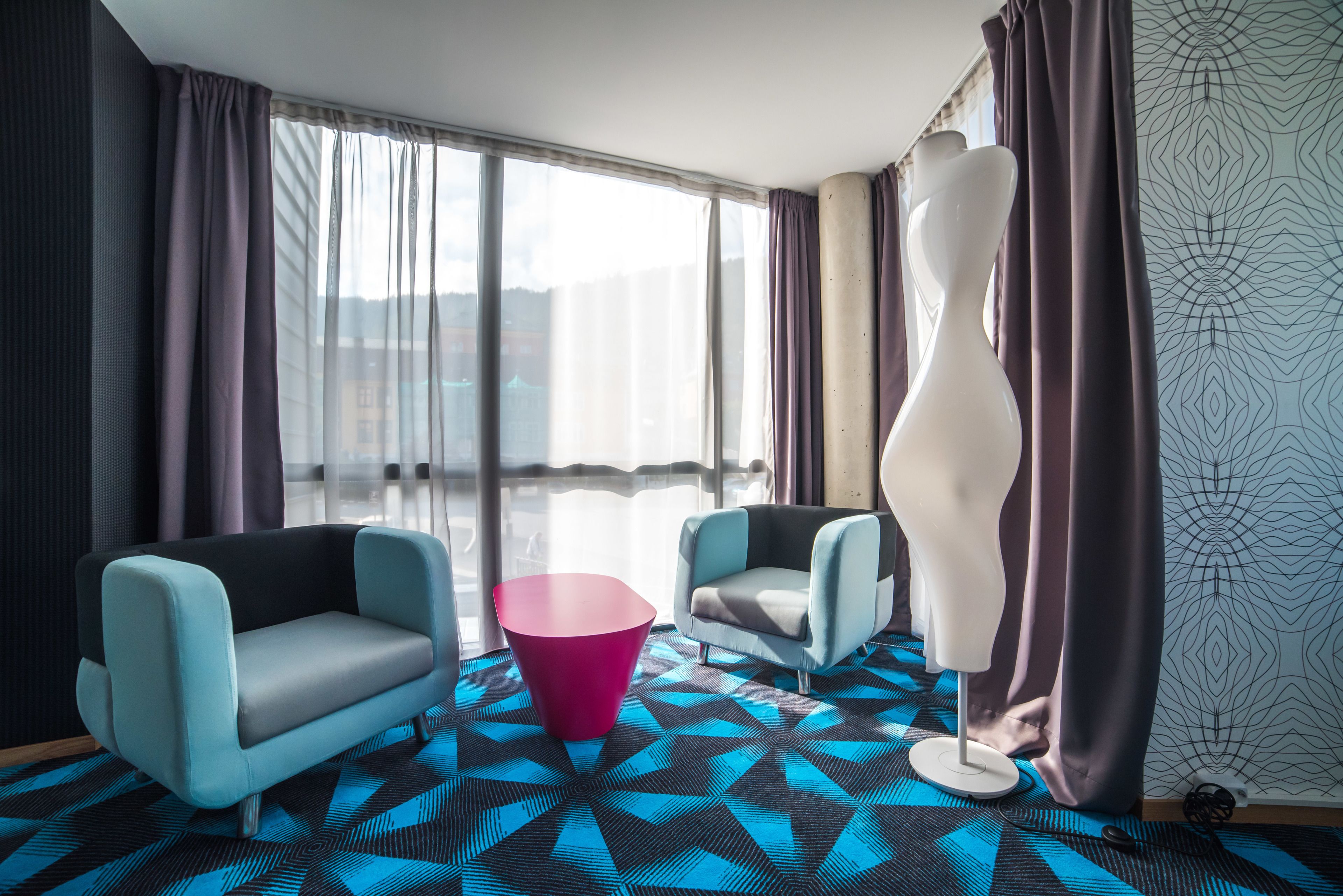 Signature Suite, 1 Queen Bed | Premium bedding, pillow-top beds, desk, laptop workspace