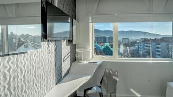 Signature Single Room, 1 Bedroom | Premium bedding, pillowtop beds, individually furnished, desk