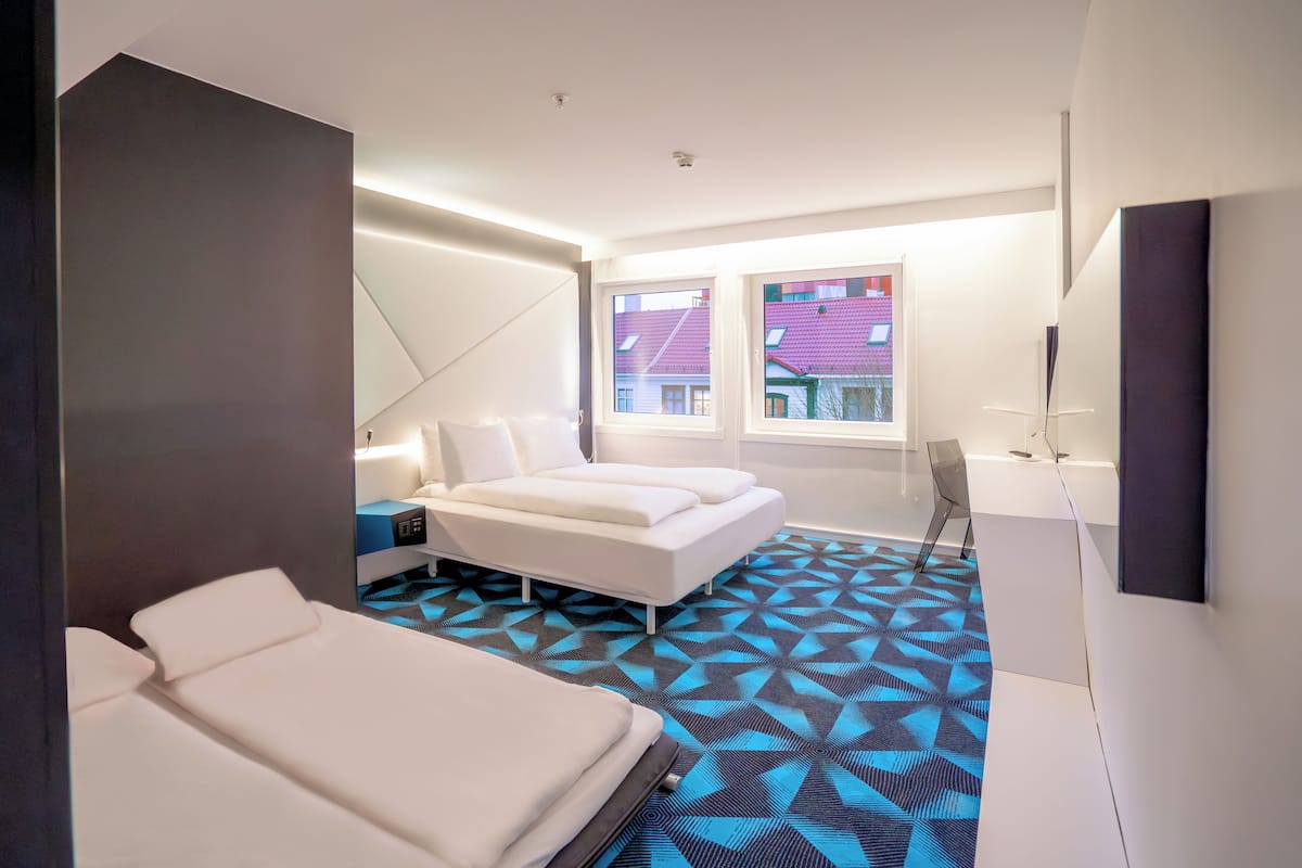 Signature Quadruple Room, 1 Queen Bed with Sofa bed | 1 bedroom, premium bedding, pillowtop beds, individually furnished