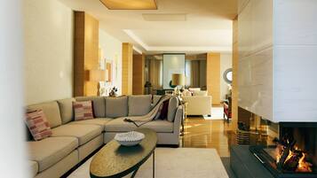 Minibar, in-room safe, desk, laptop workspace